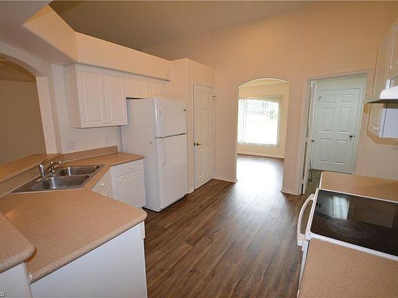 5th image of 1933 Latham Dr
