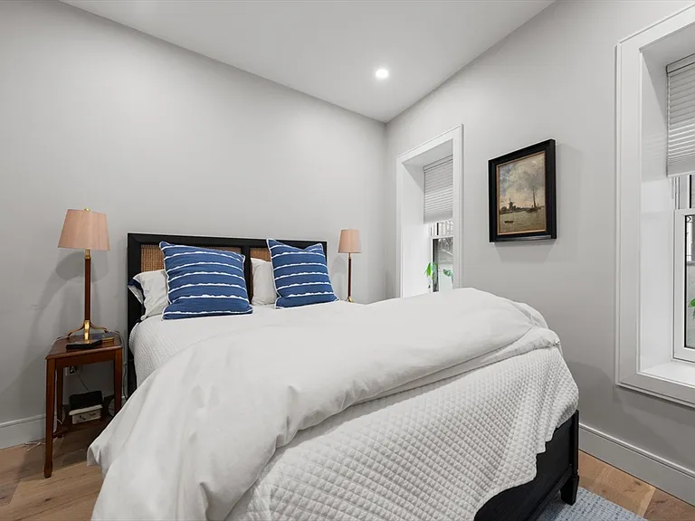 471 Hanover St #2 — Photo 8