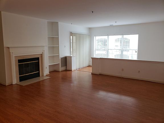 3rd image of 1100 Quaker Hill Dr APT 219