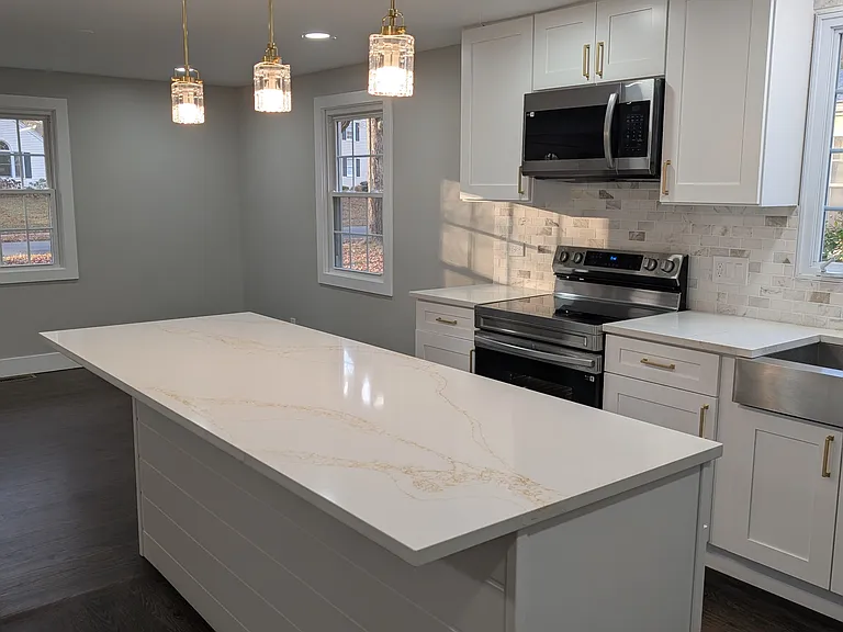 30 Lincoln Ave — Photo 4