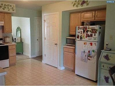 4th image of 53 Brookfield Dr