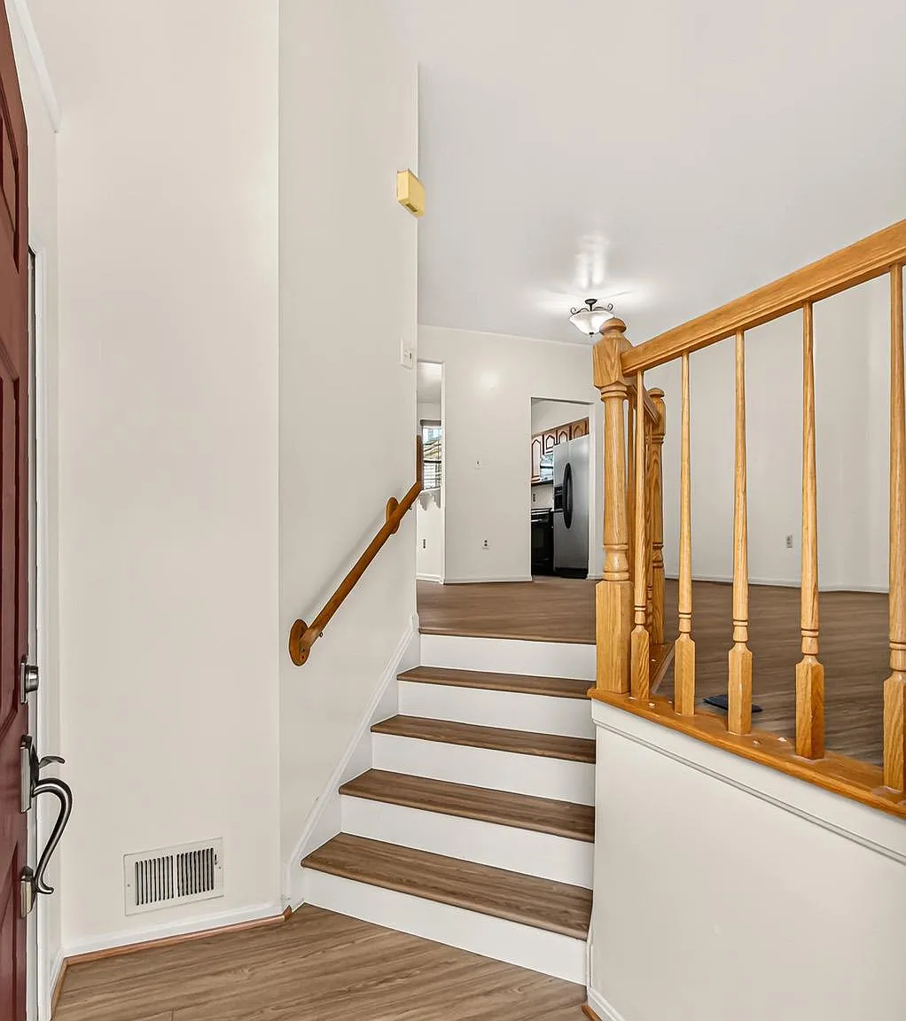 3 bed, 4.0 bath, 1956 sqft, $3,100 — Photo 4