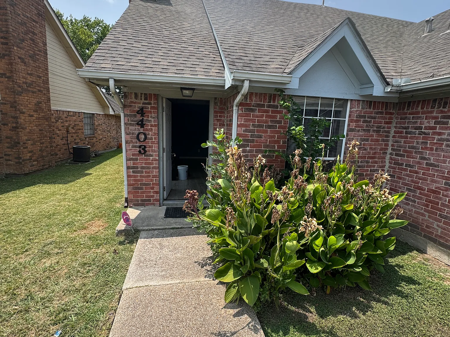 3 bed, 1367 sqft, $1,950 — Photo 2