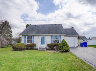 42 Woodstock Ln, Brockport, NY