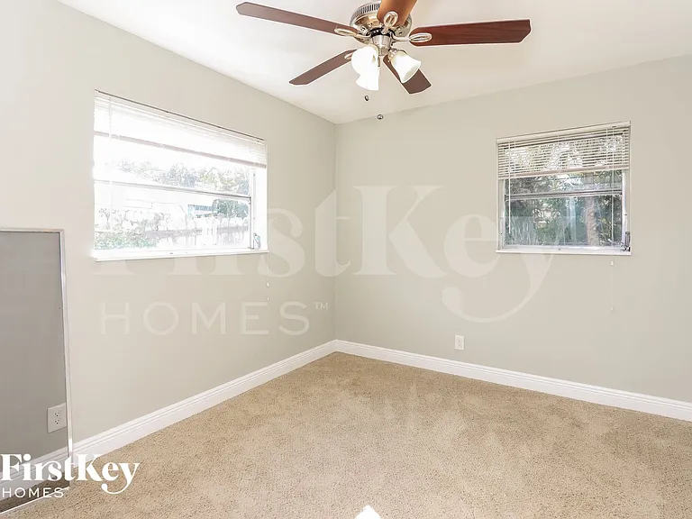 327 Azalea St — Photo 10