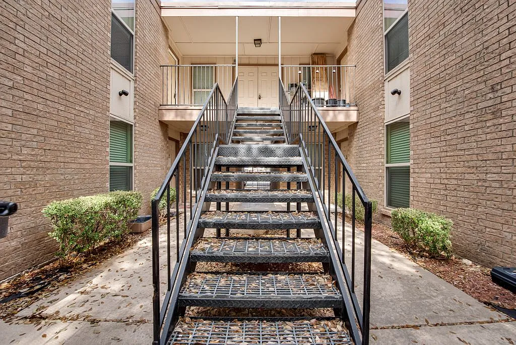 2 bed, 1188 sqft, $1,400 — Photo 2