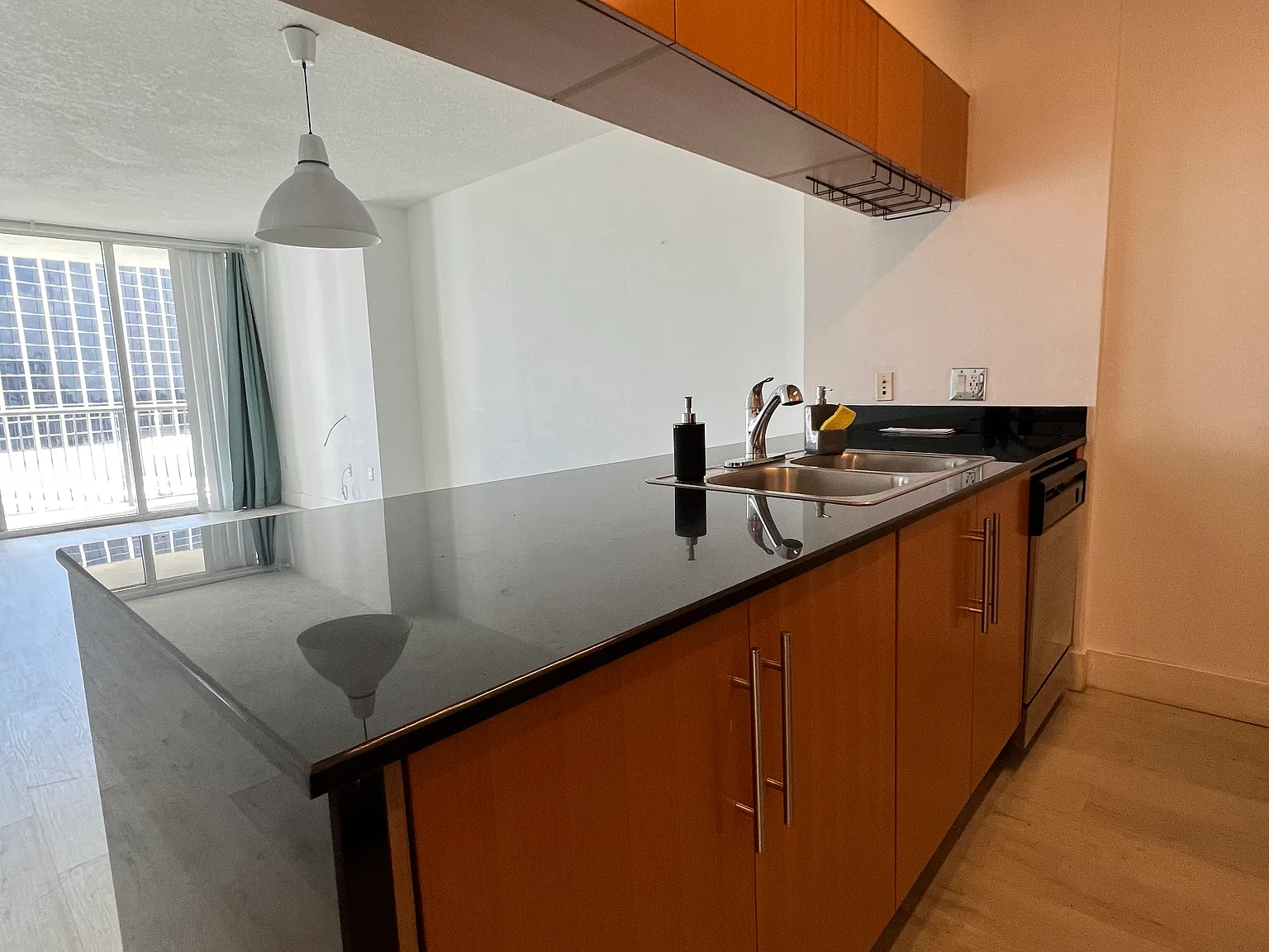 1750 N Bayshore Dr — Photo 4