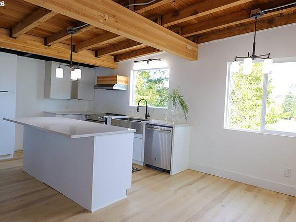 3rd image of 1166 Winsor Ave