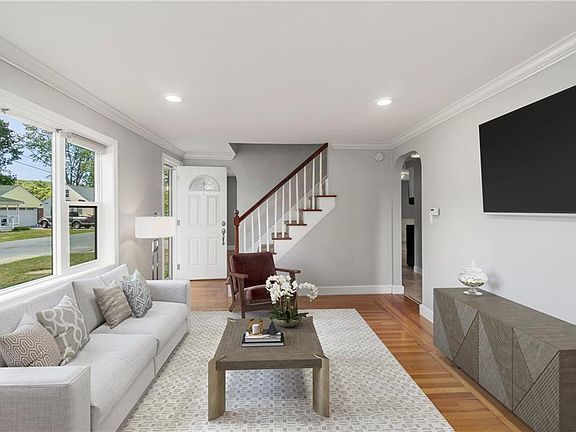3rd image of 11 Halsey Dr
