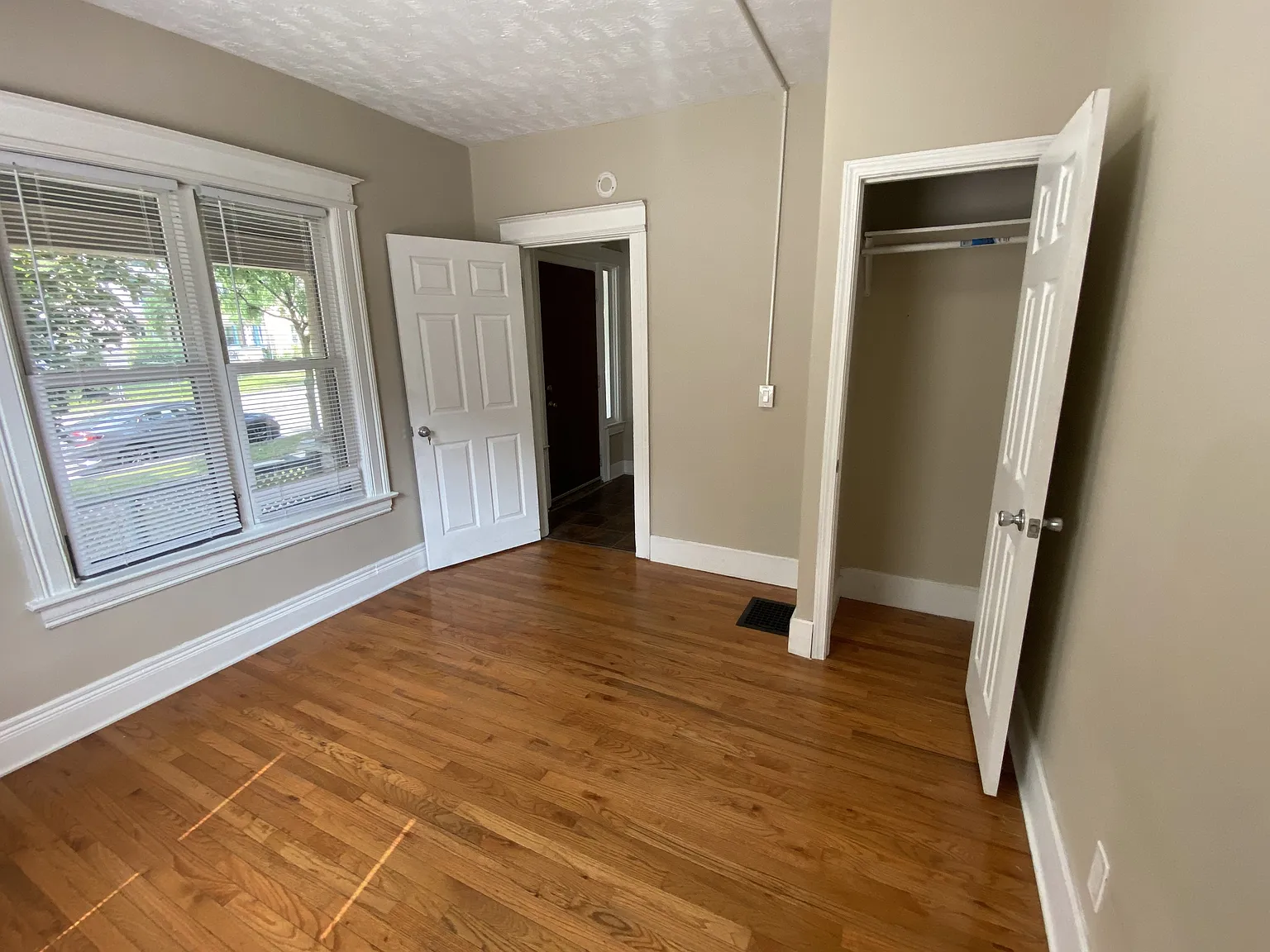 1212-1214 South Plymouth Avenue - 1214 — Photo 4