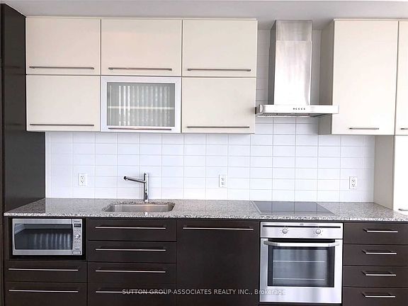 4th image of 770 Bay St #2411