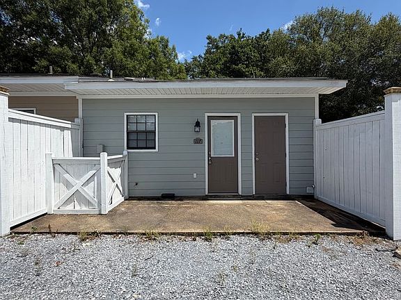 3rd image of 117 Cedar Ct