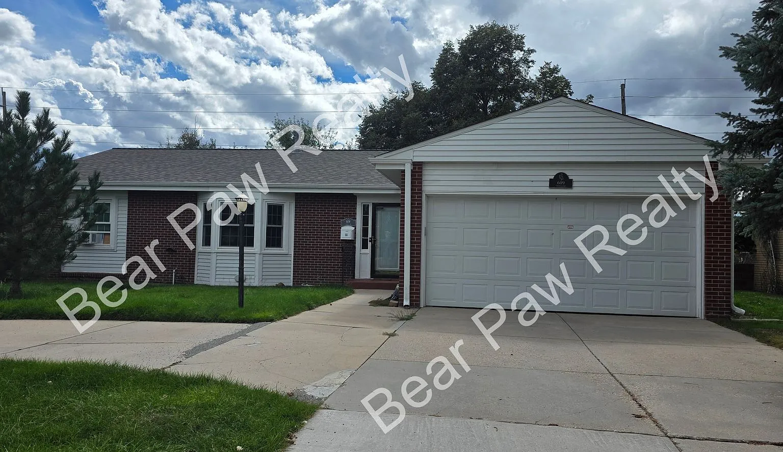609 Vista Lane — Photo 2