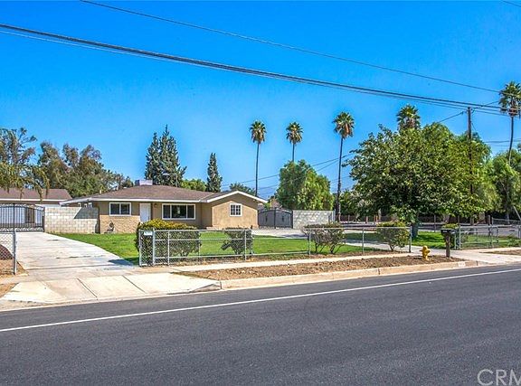 3rd image of 1012 W San Bernardino Ave