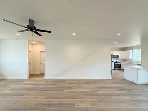 611 W 2nd Ave — Photo 15