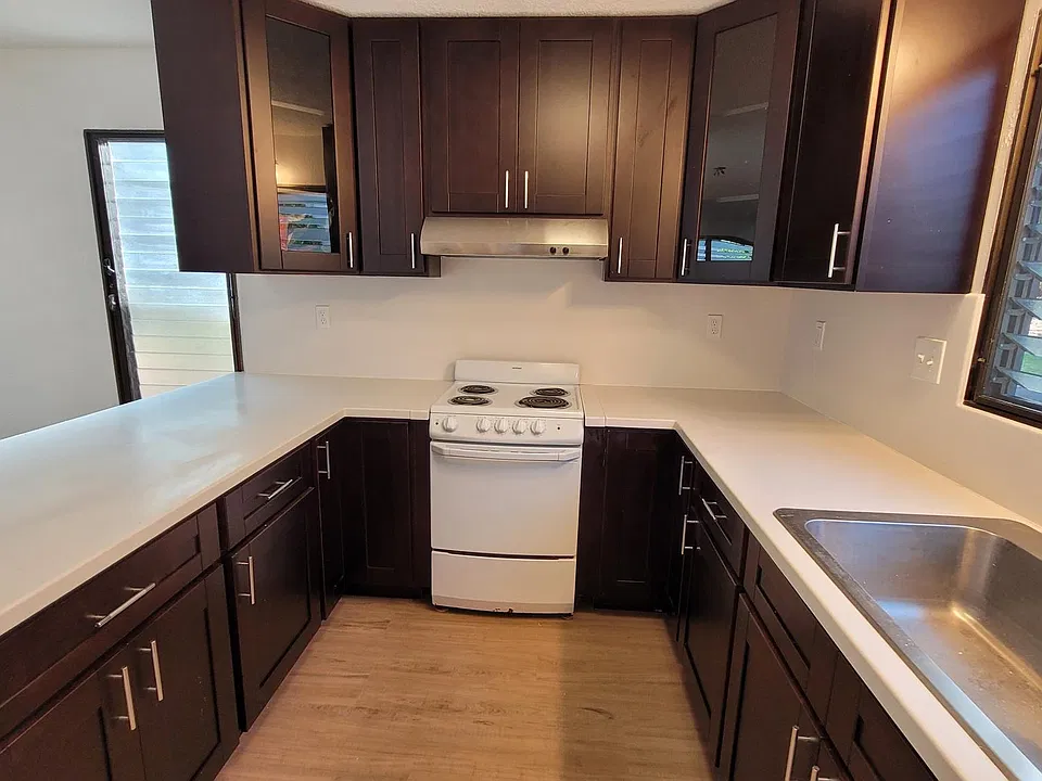 New Kitchen Cabinets and Counters.