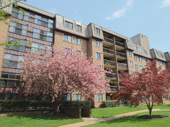 2817 Jermantown Rd APT 404, Oakton, VA 22124