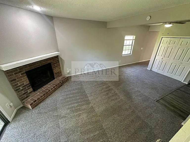 3562 NE Independence Ave, Lee's Summit, MO 64064 - 3 bed / 1.5 bath TH w/ single garage - Interio... — Photo 6