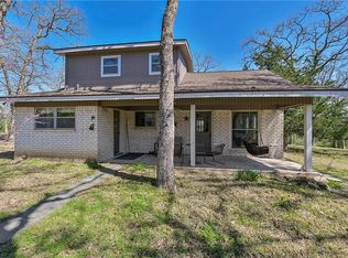 12 W Trail Ln, Hilltop Lakes, TX 77871