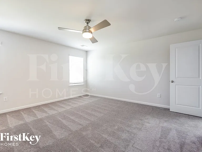 404 Stonefence Dr — Photo 12