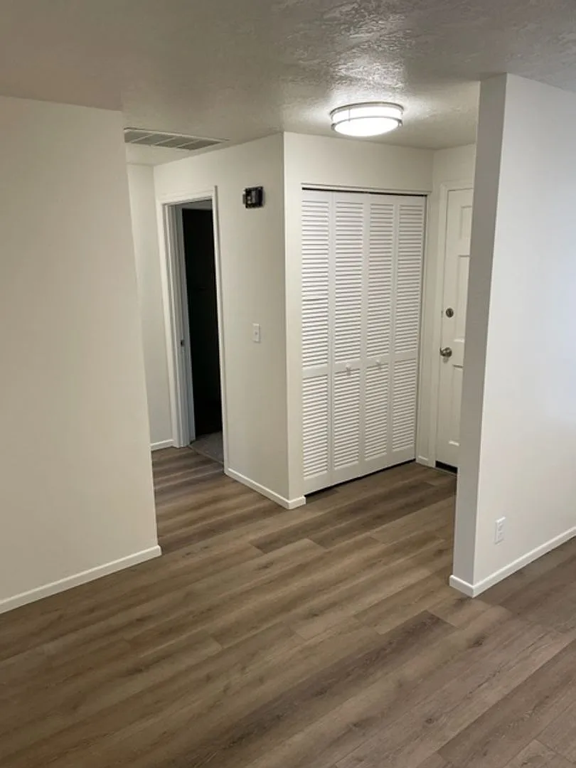 Refurbished — Photo 4