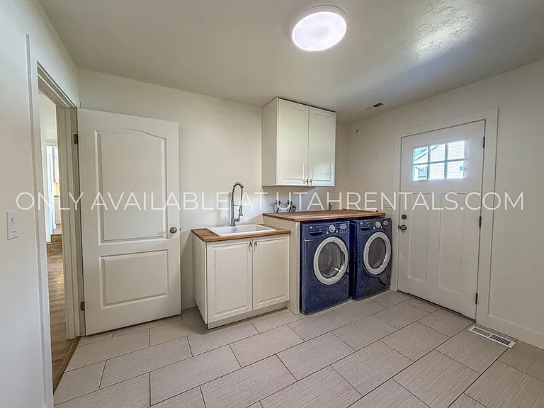 960 N Eastview Dr — Photo 21