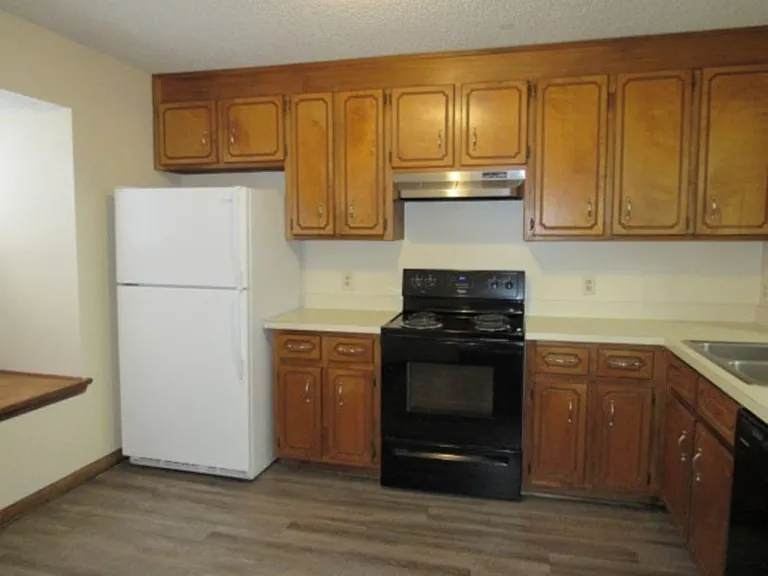 2025 Cambridge Cir — Photo 4