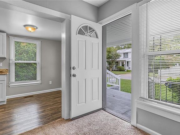 3rd image of 1084 Hugo St
