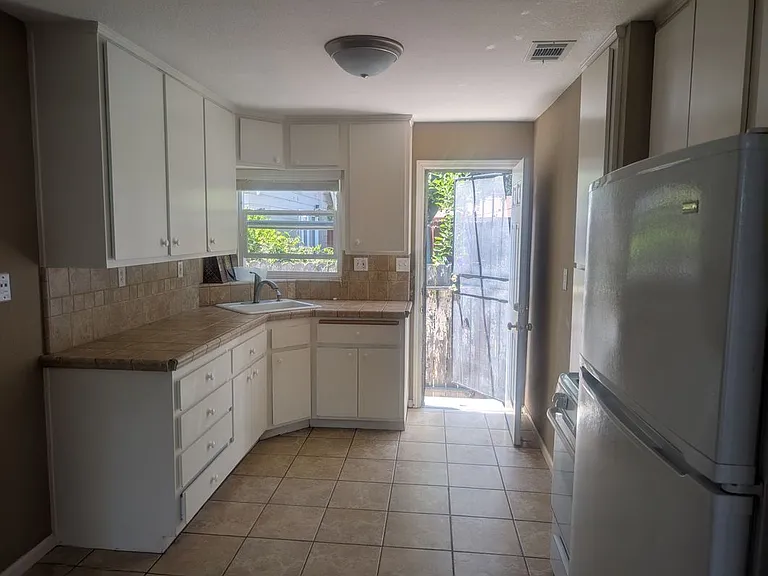 2830 14th Ave — Photo 13