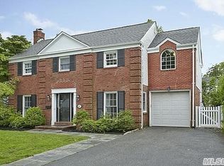 45 Wyatt Rd, Garden City, NY 11530