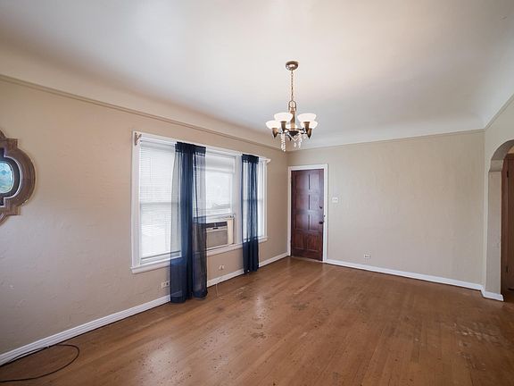 3rd image of 412 Club Dr APT 4