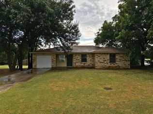 201 E Bois D Arc St, Henrietta, TX 76365