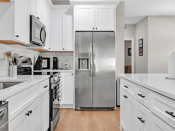 3rd image of 200 E 17th St #3
