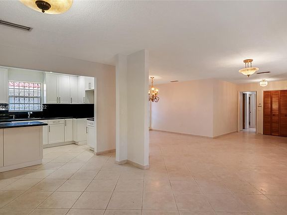 5th image of 1550 Venetia Ave #0