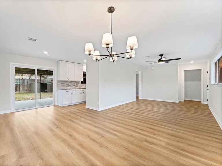 7102 Sharpview Dr — Photo 12