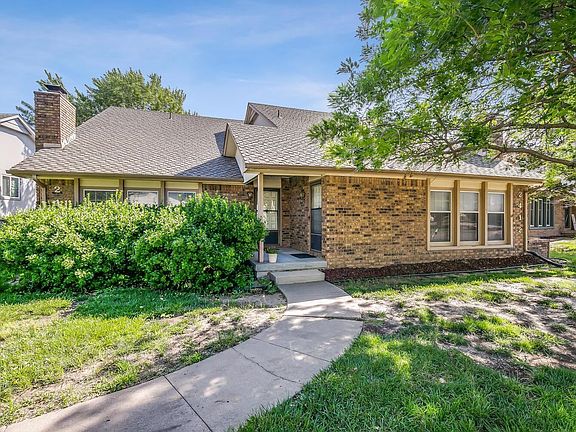 4th image of 2412-2414 N Walden Dr
