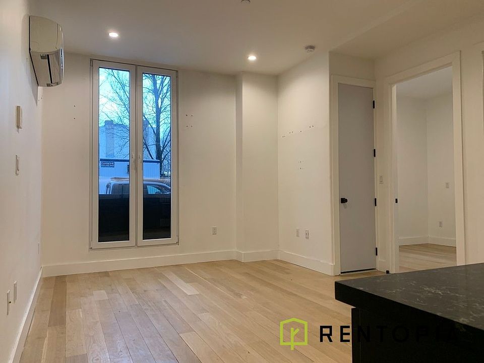 1st image of 420 Tompkins Ave #131