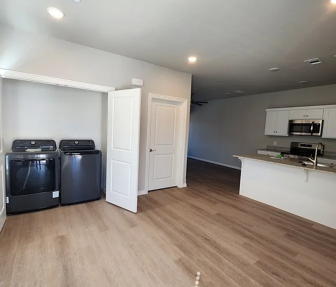 1609 SW Casuarina Dr #2 — Photo 3