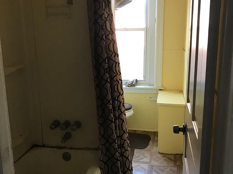 23 E 18th St — Photo 5