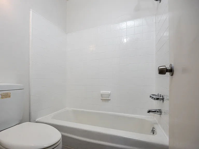 Park Manor Apartments — Photo 18