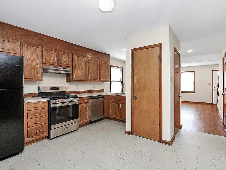 103 Jones St — Photo 6