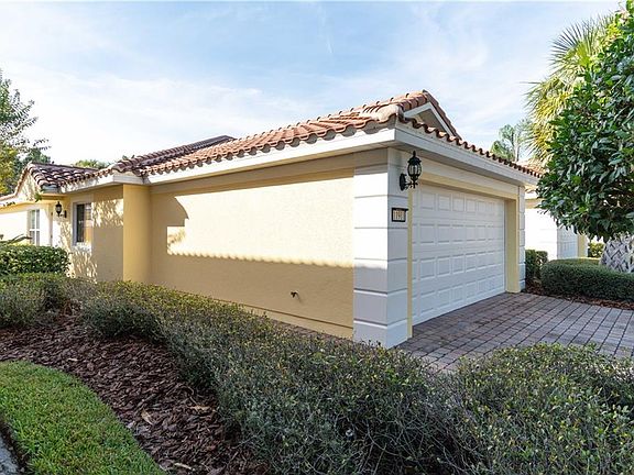 2nd image of 11911 Fiore Dr