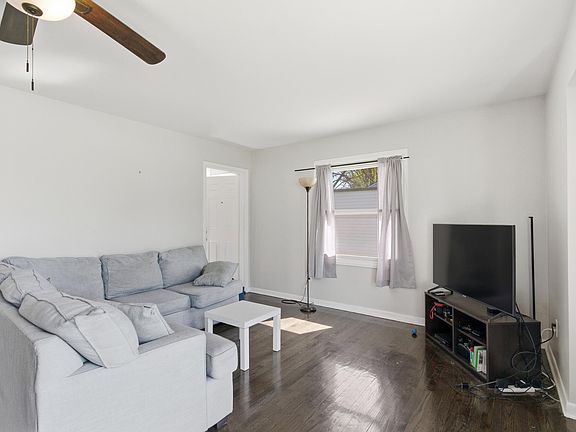 4th image of 2833 Parkway Dr