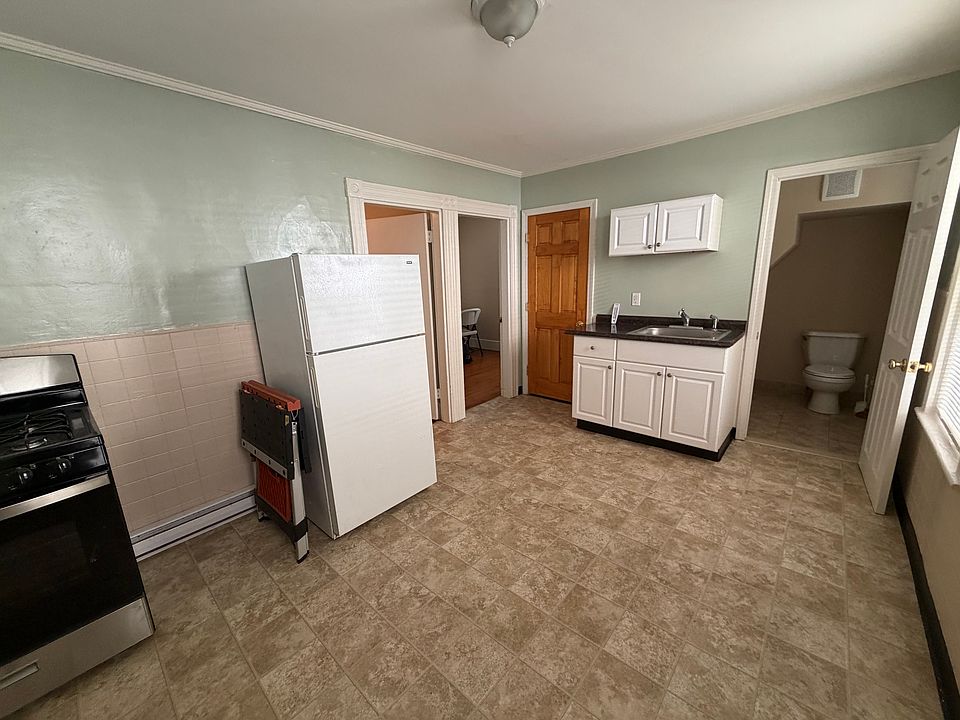 1st image of 19 Oakland St APT 1