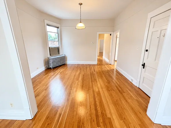 1615 W Belle Plaine Ave #2, Chicago, IL 60613