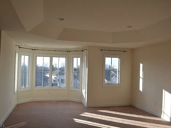 5th image of 7 Sichel Ct