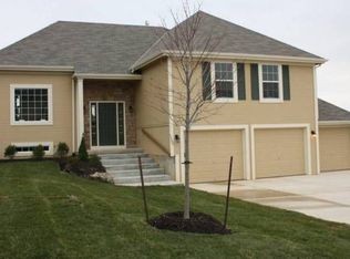 1307 Stoneleigh Ct, Leavenworth, KS 66048