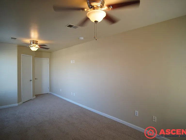 5305 Pine Grove Ct — Photo 12