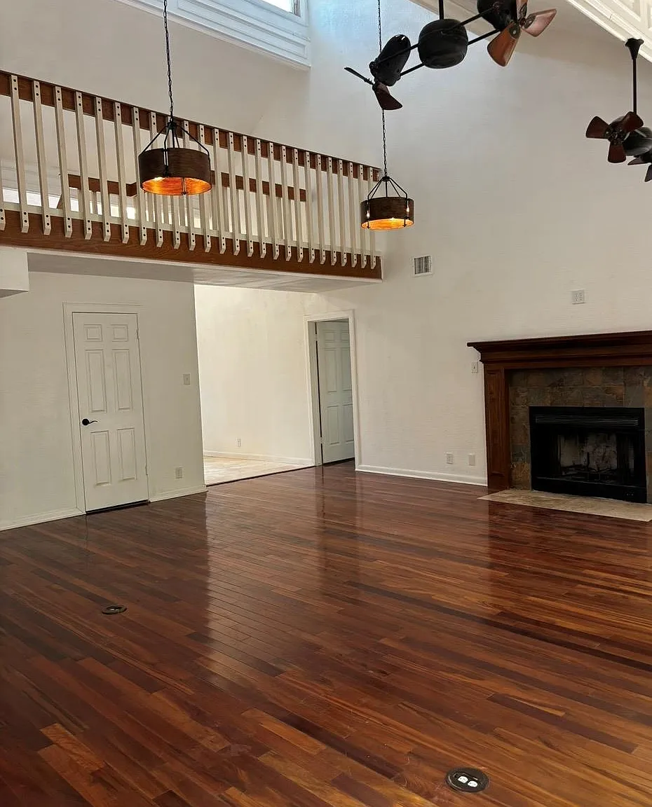 4 bed, 2.5 bath, 2698 sqft, $2,350 — Photo 2