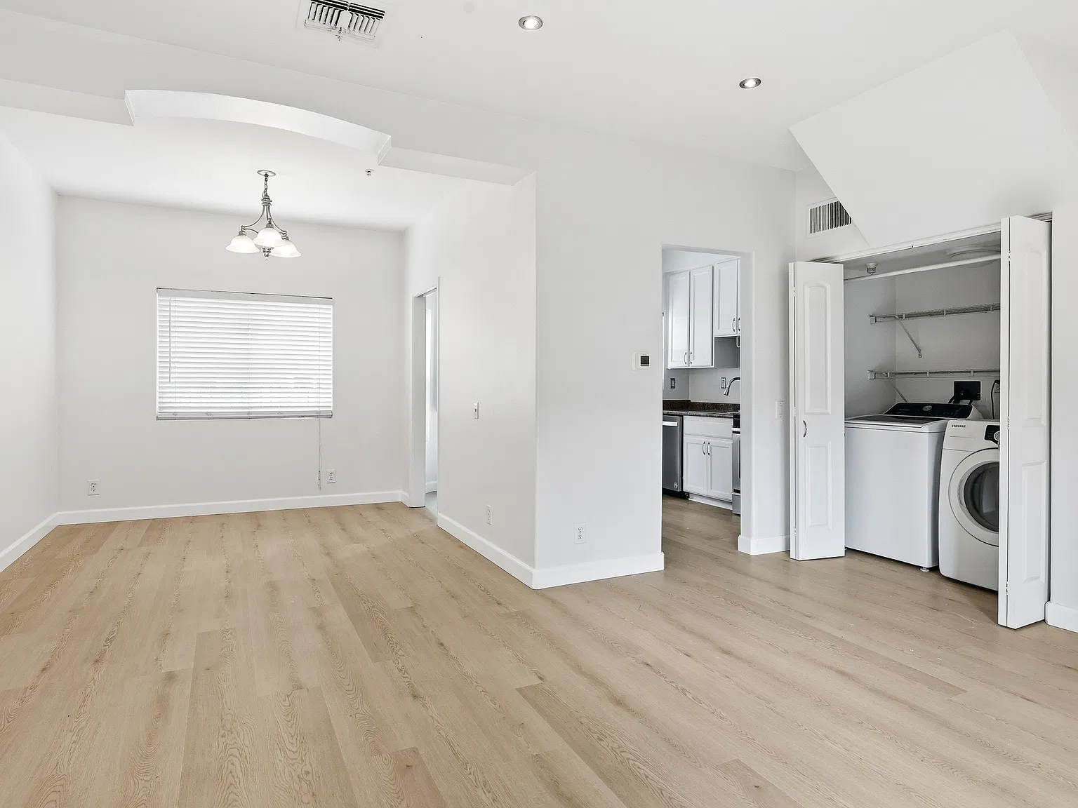 3 bed, 2.5 bath, 1300 sqft, $4,350 — Photo 4